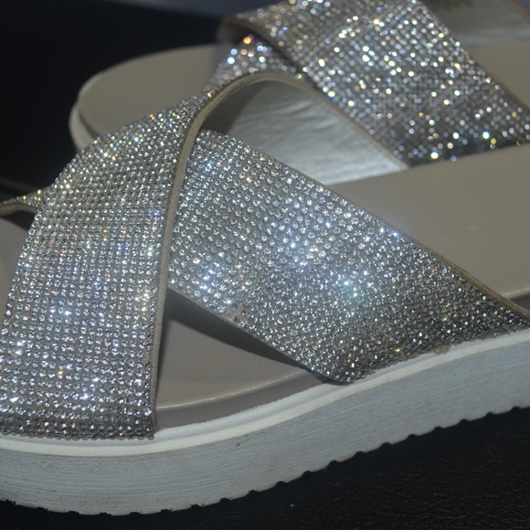 Guess - Picture 5 of 5